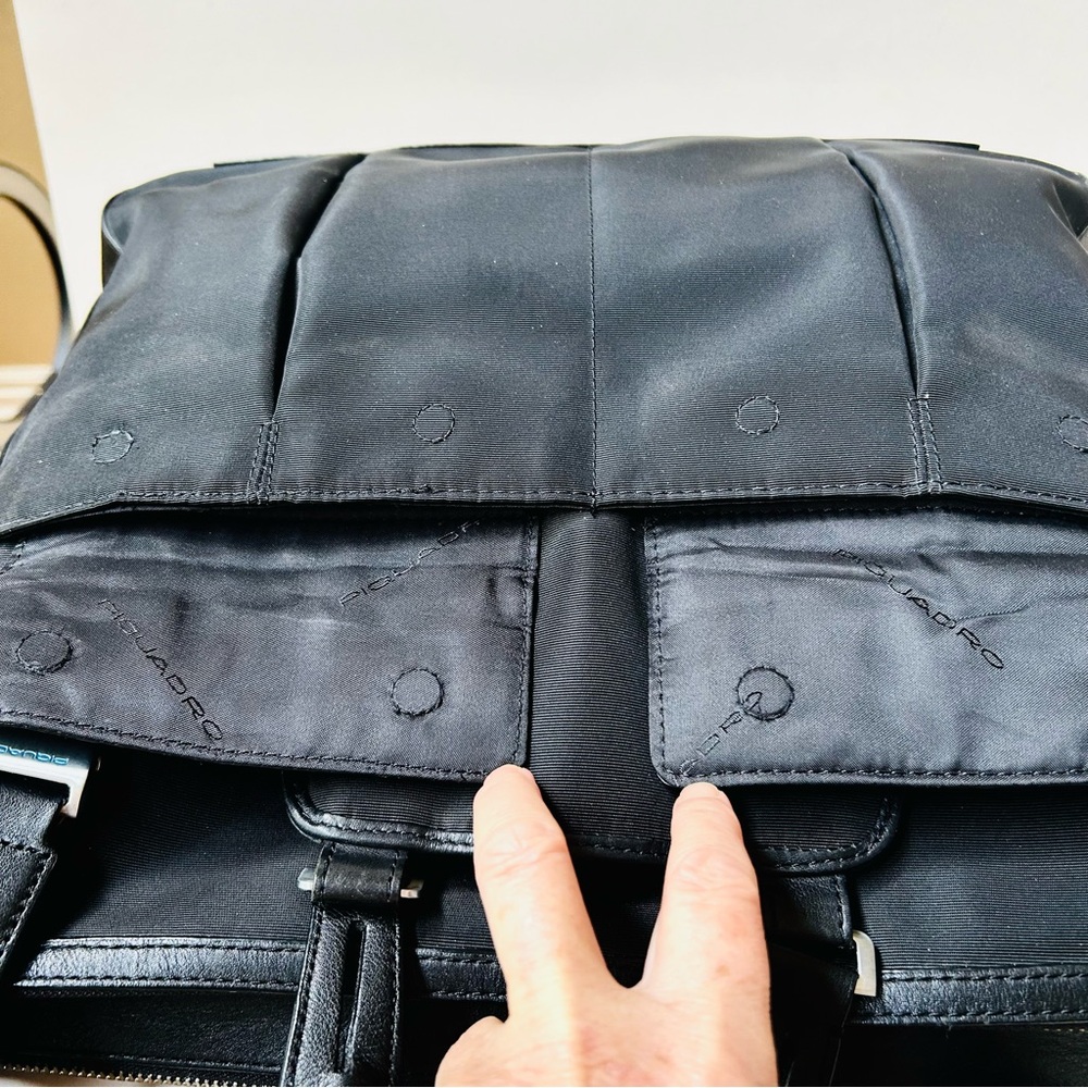 Piquadro Italian Leather & Nylon Unisex Briefcase Gently Used - Picture 9 of 16